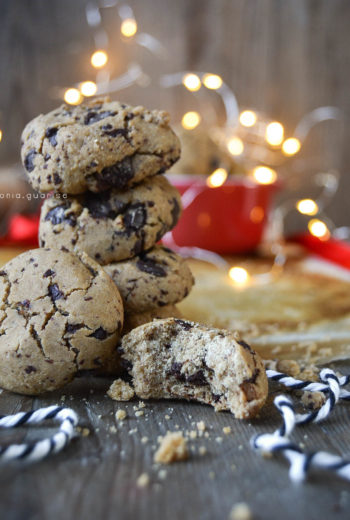 Biscotti felici con scaglie di cioccolato, senza glutine