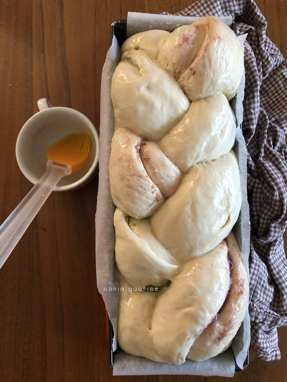 Pan Brioche senza burro con crema al pistacchio, amaretti e marmellata -  L'insolito Bon Bon