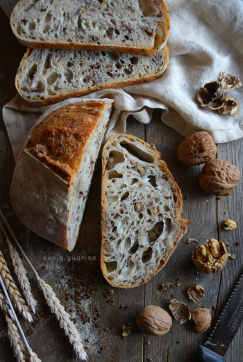 Pane di farro alle noci e semi di lino