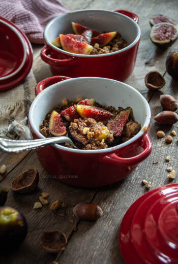 Crumble integrale di nocciole e fichi in friggitrice ad aria