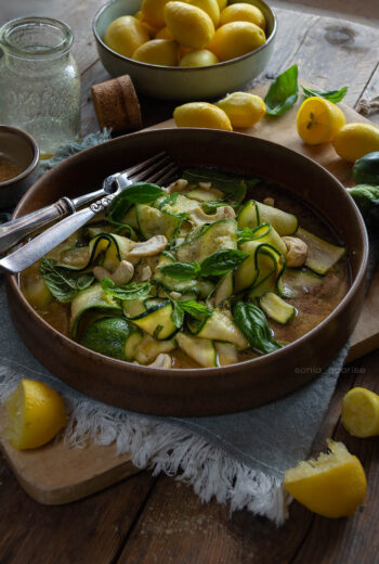 Zucchine marinate al limone, basilico e menta